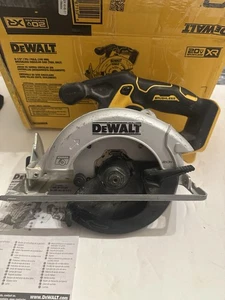 Sierra circular inalámbrica DEWALT XR 20V DCS565 B 6 1/2" 20 voltios con hoja - Imagen 1 de 6