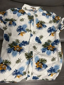 Boys Hawaiian Summer Tropical Button Down Short Sleeve Beach Shirt Size 11/12 - Picture 1 of 3