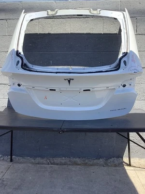 Puerta levadiza puerta trasera Tesla Model-x 2021-2024 OEM  Foto 1 de 4