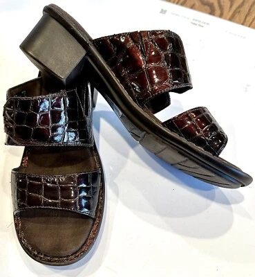 Sandalias Clarks Deanna Marrón Talla EE. UU. 7,5 M Estampado de Cocodrilo Charol Slide A+36 Foto 1 de 4