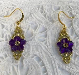 VICTORIAN STL Flower Filigree DEEP PURPLE ACRYL CRYSTAL GOLD col BRASS EARRINGS - Picture 1 of 6
