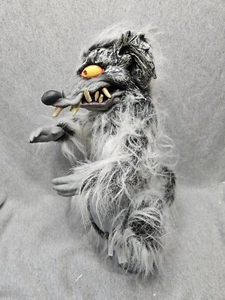 Monstruo de rata rabiosa gigante Y2K hombre lobo zombi piel de goma Halloween papel mágico - Imagen 1 de 11