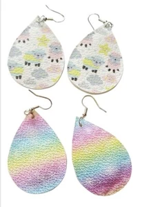 Pendientes de Pascua colgantes en lágrima arco iris y oveja pastel - Imagen 1 de 6