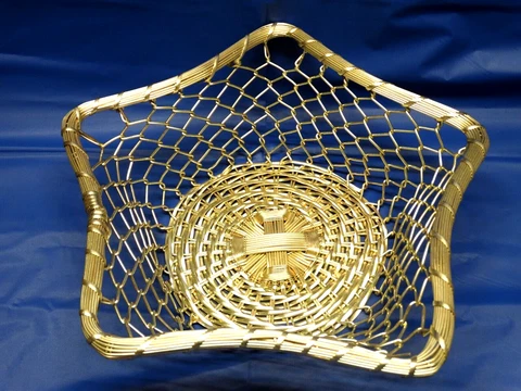 Star Shaped Rose Gold-Tone Metal Woven Wire Basket Great Decor for Christmas EUC Cover