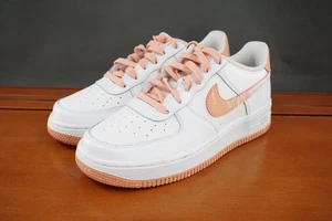 Nike Air Force 1 LV8 GS Schuhe Jugend Größe 5Y weiß pfirsich pink niedrig Schnürschuhe - Bild 1 von 10
