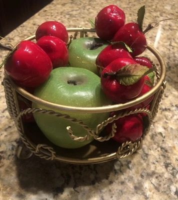 Lote de centros de mesa de pedestal de metal dorado con manzanas sintéticas decoración del hogar Foto 1 de 4