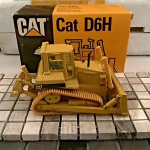 CONRAD ref 2861 CATERPILLAR D6H TRACK TYPE TRACTOR (DOZER) CAT 1-50 Scale - Picture 1 of 16