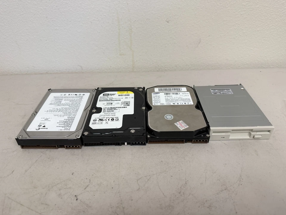 Lot Of 4 Desktop Hard Disk Drive Western , Seagate X1, Samsung X1 - Image 1 of 4