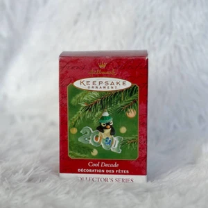 hallmark Ornament Cool Decade 2001 Christmas - Picture 1 of 1