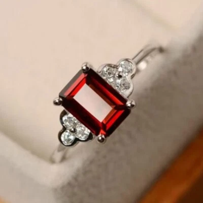 Anillo de compromiso de aniversario de oro blanco de 14 quilates corte esmeralda de 3,20 quilates Foto 1 de 4