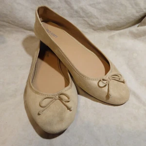 🩰 Old Navy Almond Toe Ballet Flats 9 M Tan Beige Suede Fabric; String Bows - Picture 1 of 16