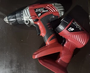 (2 Tool Lot) SKIL Cordless 18 Volt Drill 18v xDrive and Flashlight 2887 & 2897 - Imagen 1 de 6