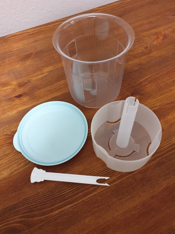 Tupperware Tafelperle Großer Pikantus Gurkenlift für Oliven und Perlzwiebeln - Bild 1 von 1
