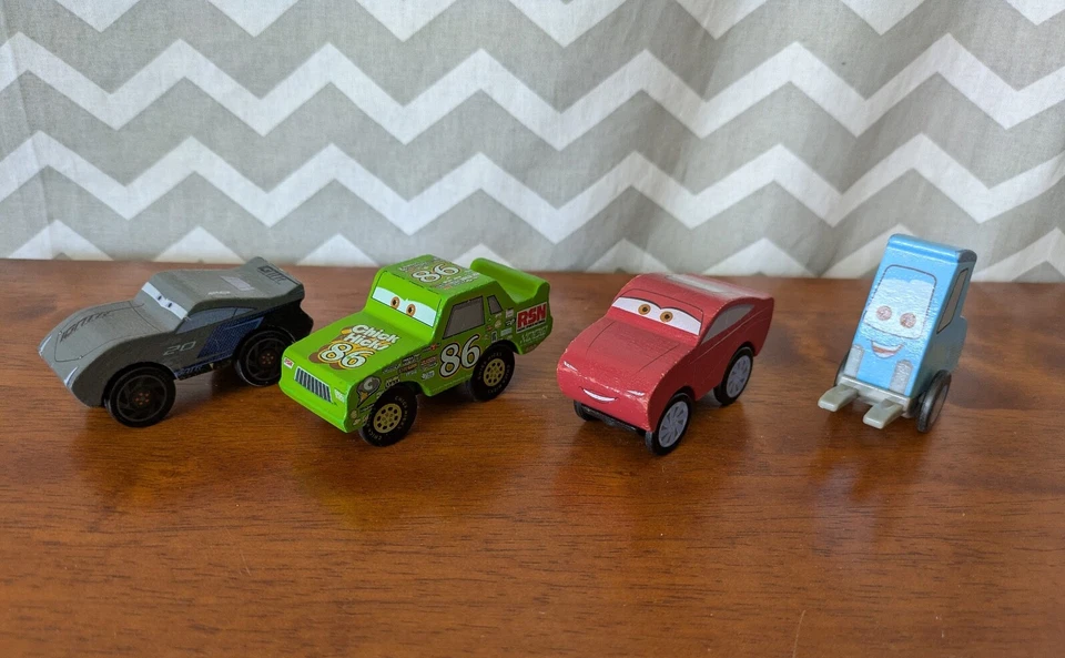 KidKraft Disney Pixar Cars 3 Florida Speedway Wood Storm, Hicks, Natalie, Guido Foto 1 de 1