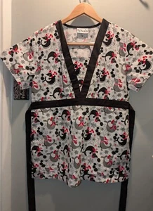 UA Scrubs Top Seals White Christmas Large Pockets  - Picture 1 of 3