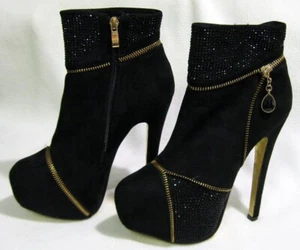BEBE Schwarz Gold Nieten Wildleder Reißverschluss Design High Heel Stiefeletten 6 - TOP - Bild 1 von 12