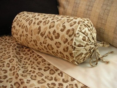 NUEVO Almohada enrollable personalizada Ralph Lauren Desert Retreat cuello de leopardo Foto 1 de 3