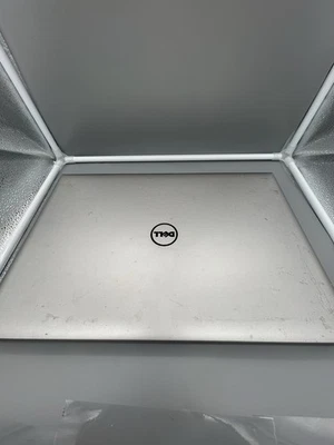 Das Produkt ist ein Dell Inspiron 5000 Series Laptop, gebraucht wie er ist - Bild 1 von 4