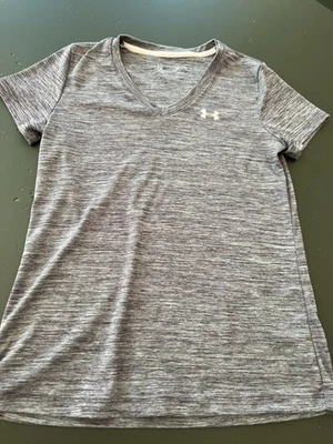 Camiseta atlética feminina Under Armor Heatgear solta pequena roxa (GR173) - Imagem 1 de 3