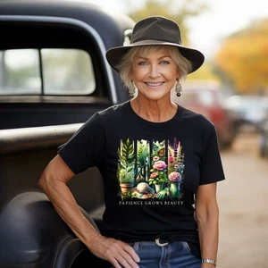 Camiseta Patience Grows Beauty Camiseta Gráfica T's Colores Disponibles - Imagen 1 de 8