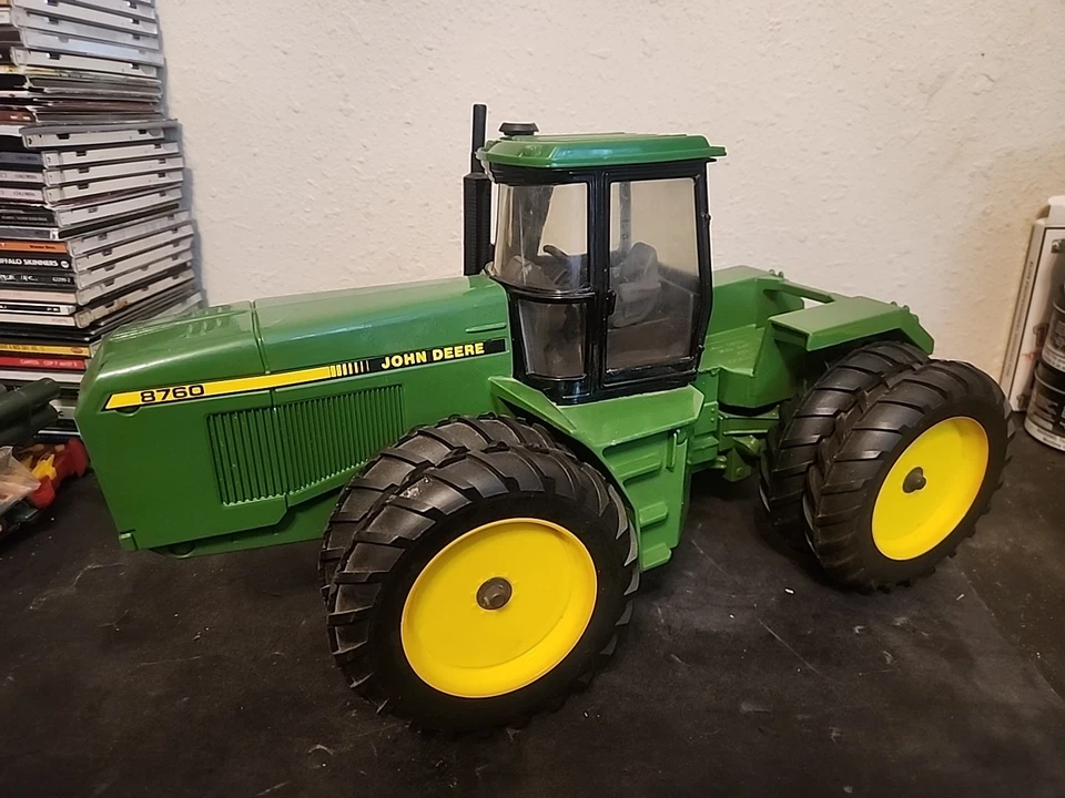 ERTL John Deere 8760 4WD 1988 Special Edition Farm Tractor, Green, 1/16 - Image 1 of 4