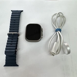 Apple Watch Ultra 49 mm Boîtier en Titane avec Bracelet Midnight Ocean, EN L'ÉTAT POUR PIÈCES - Photo 1 sur 8
