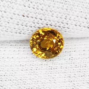 1,06 kt massiver Glanz "gelblichgrün" natürlicher Malaya Granat - oval....!!!!! - Bild 1 von 2