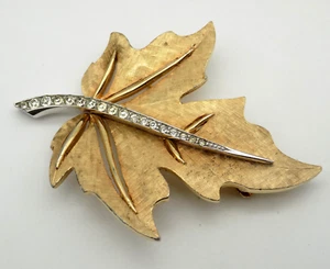Broche de colección Boucher textura cepillado tono dorado hoja de arce estrás 6975 - Imagen 1 de 6