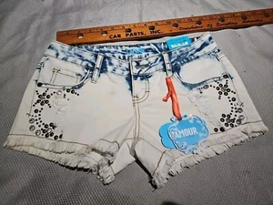 Nanette Lepore Shorts Womens Size 3 White Blue Acid Jean Embroidered Frayed Hem  - Picture 1 of 9