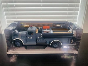1941 Chevrolet Pumper Firetruck to 1/16 No. 1/18 HIGHWAY 61 Fire Truck RAF WW2 - Picture 1 of 8
