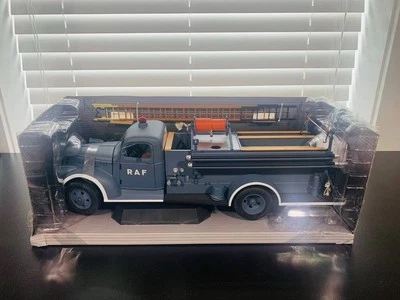 1941 Chevrolet Pumper Firetruck to 1/16 No. 1/18 HIGHWAY 61 Fire Truck RAF WW2 - Image 1 of 4