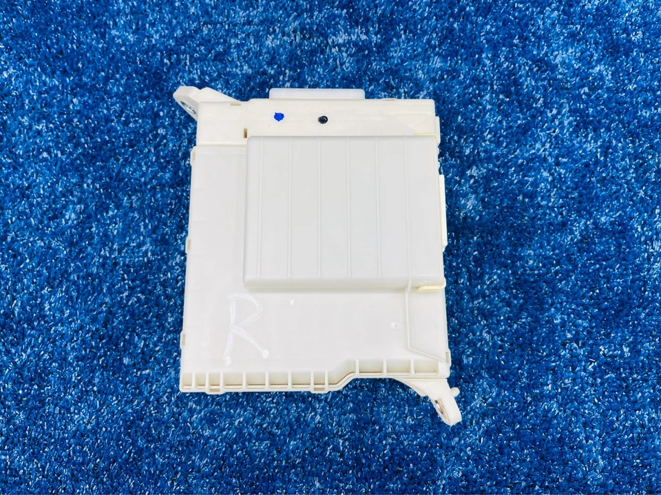 Caja relé de fusibles derecha Lexus IS250 2006-2013 OEM 82730-53B71 Foto 1 de 4