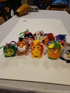 Lotto 9 giocattoli vintage 2000 McDonald's Happy Meal Furby peluche portachiavi clip - Foto 1 di 8