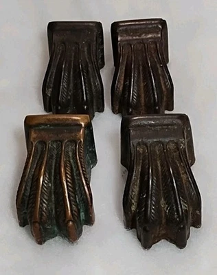 Juego de 4 punteras de pie de garra de latón fundido vintage de mesa Duncan Phife Foto 1 de 4