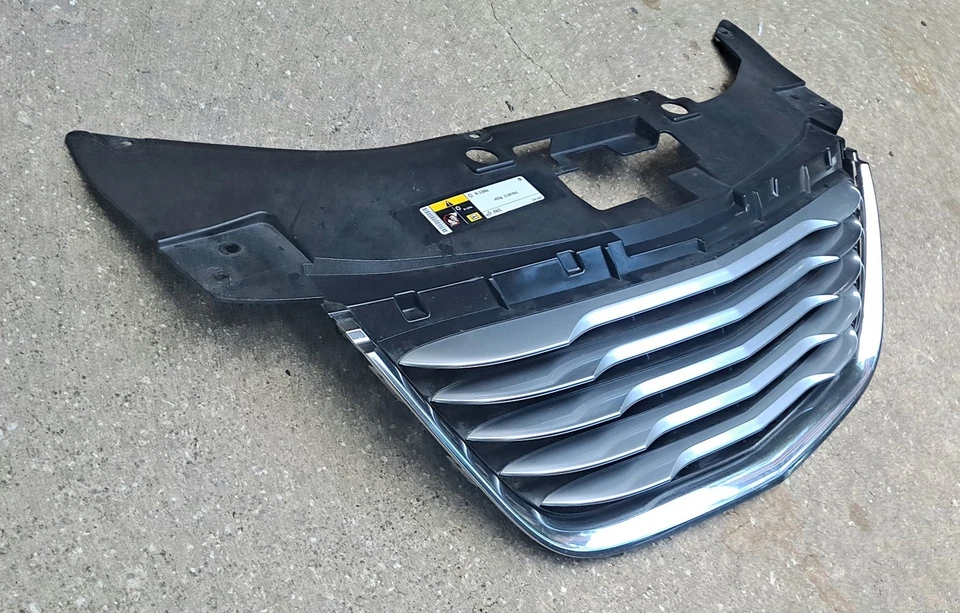 2011-2014 Chrysler 200 Upper Grille Silver & Chrome & Surround 2012 2013 - Image 1 of 4