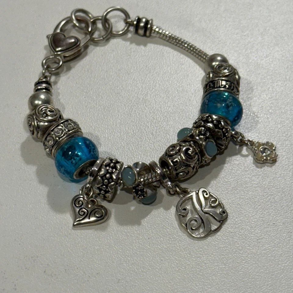 Pulsera Charm Tono Plata con Cuentas Azules y Detalle Corazón Joyería Mujer Foto 1 de 4