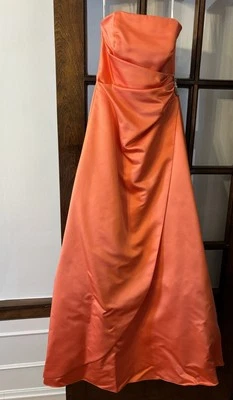 Vestido de novia David’s sin tirantes naranja satinado talla 4 Foto 1 de 4
