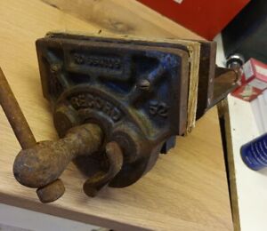 VINTAGE RECORD NO 52 QUICK RELEASE WOOD VICE
