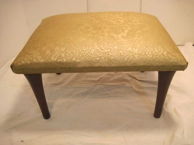 СТАРЫЙ ДЕРЕВЯННЫЙ МЯГКИЙ ТАБУРЕТ С ПОДКЛАДКОЙ ДЛЯ НОГ СКАМЕЙКА СИДЕНЬЕ 11 ДЮЙМОВ ВЫСОКАЯ МЕБЕЛЬ - Изображение 1 из 4