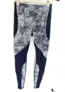 Lululemon Damen 8 Strumpfhosen Sweat & Repeat Tight Serigrafie schwarz weiß gebraucht, in einwandfreiem Zustand - Bild 1 von 3