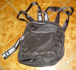 City Rucksack schwarz Polyester 30 x 25 x 10 cm gefüttert Tragelasche - Bild 1 von 4