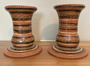 Paar rote Keramik Kerzenhalter von Master Potter Chris Woods 1999 signiert - Bild 1 von 10