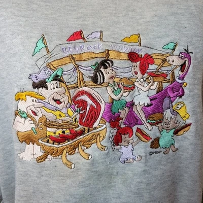 Sudadera De Colección Picapiedra Cuello Redondo Bordada HTR Gris Retro TV Hanna Barbera Foto 1 de 4