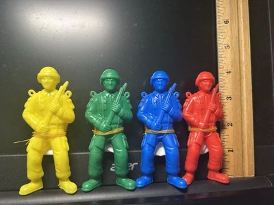 4 GRANDES figuras de acción de juguete paracaídas ejército hombres lanzamiento a mano al aire libre Foto 1 de 3