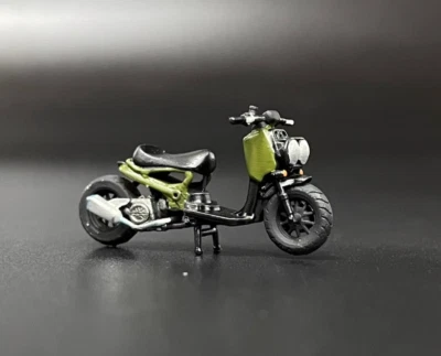 CR 1:64 ZOOMER Motorcycle Motor Bike Model Resin - Image 1 of 4