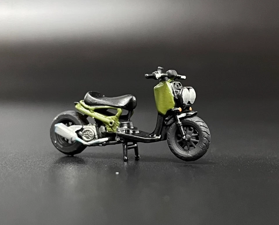 CR 1:64 ZOOMER Motorcycle Motor Bike Model Resin - Image 1 of 4