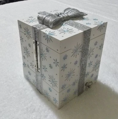 CAJA DE MÚSICA MÁGICA PARTYLITE CHRISMAS SOPORTE CANDELABRO - ÁRBOL GIRA - NUEVO EN CAJA Foto 1 de 4