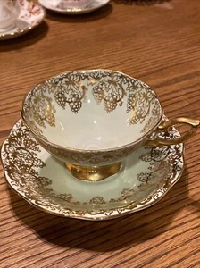 ROYAL STAFFORD HELLGRÜN GOLD TRAUBENBLATT TEETASSE UND UNTERTASSE - Bild 1 von 6