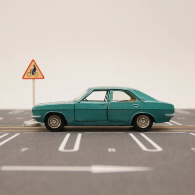 Dinky Toys 1:43 Simca 1800 Diecast Model Car Alloy Car Toy - Image 1 of 4