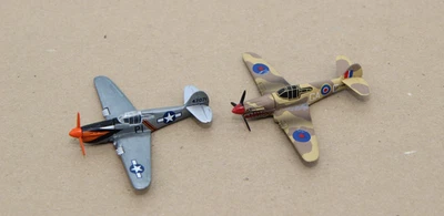 2  Johnny Lightning WW2 History Revealed Diecast Planes P51 & P40 Open - Image 1 of 4